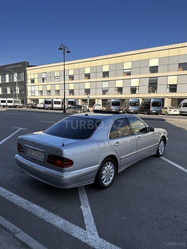 Mercedes E 240