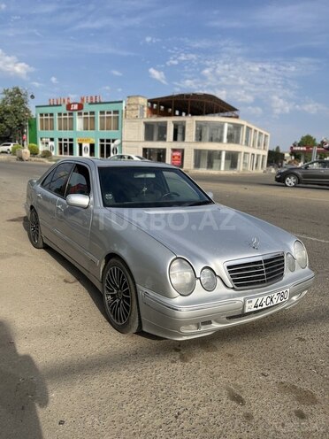 Mercedes E 240