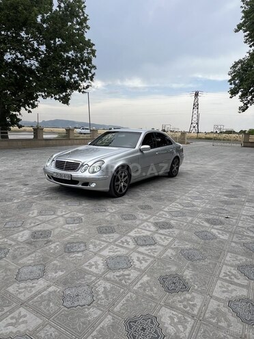 Mercedes E 240