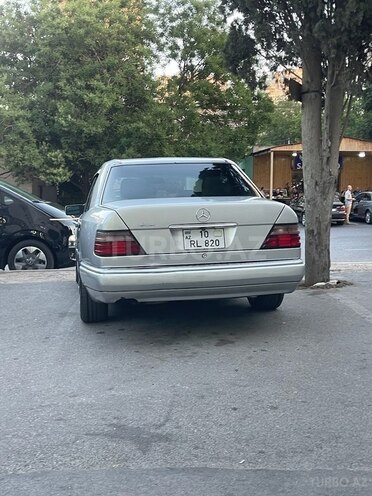 Mercedes E 320