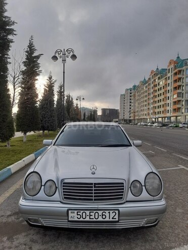 Mercedes E 230