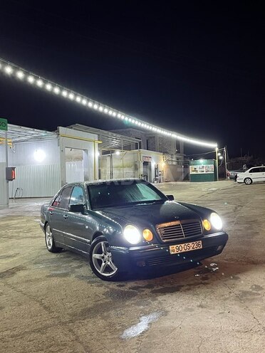 Mercedes E 230