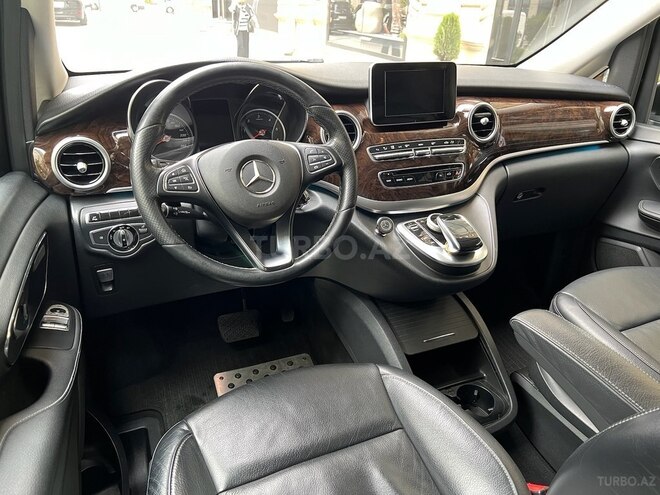 Mercedes V 220