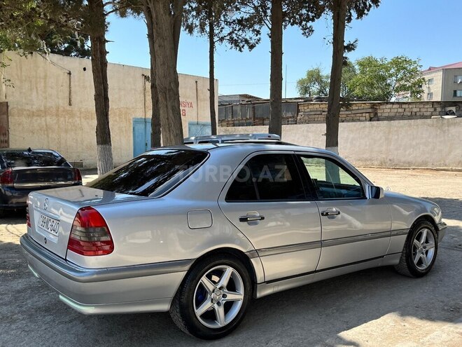 Mercedes C 200