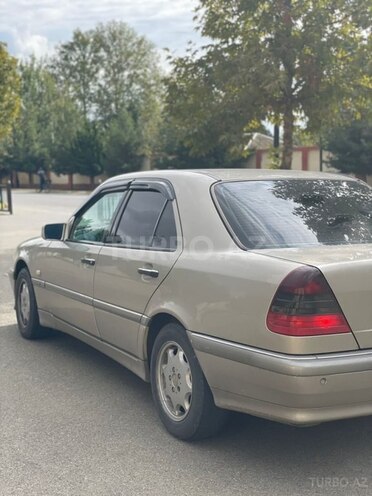 Mercedes C 240