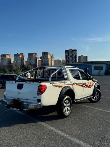 Mitsubishi L200