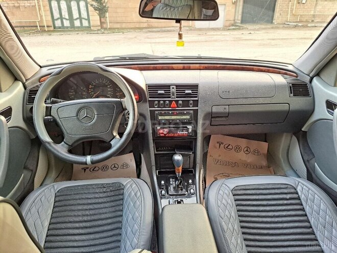 Mercedes C 200