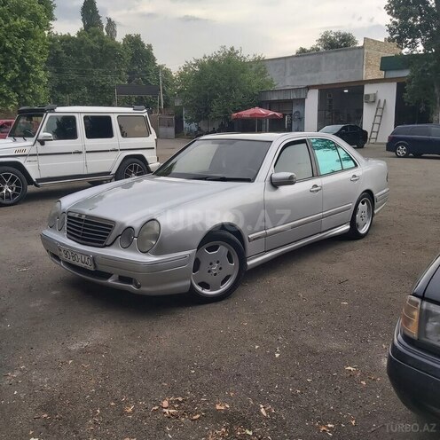 Mercedes E 240