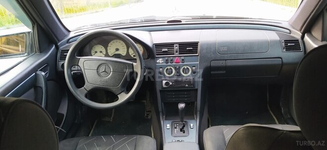 Mercedes C 200