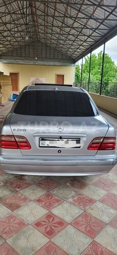 Mercedes E 280