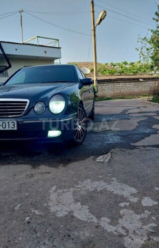 Mercedes E 240