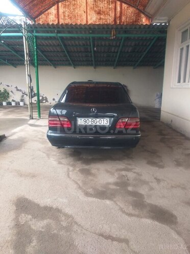 Mercedes E 240