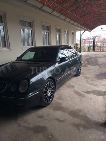 Mercedes E 240