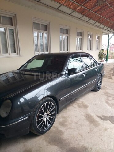 Mercedes E 240