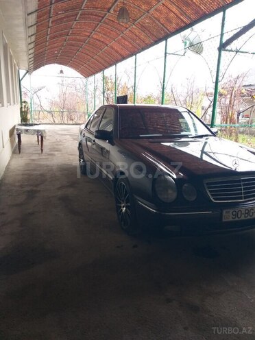 Mercedes E 240