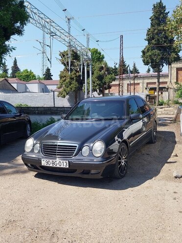 Mercedes E 240