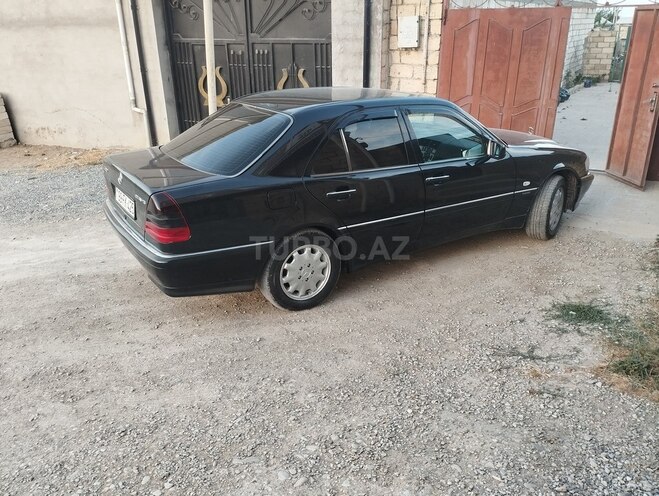 Mercedes C 200