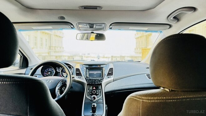Hyundai Elantra 2015, 180,000 km - 1.8 l - Bakı