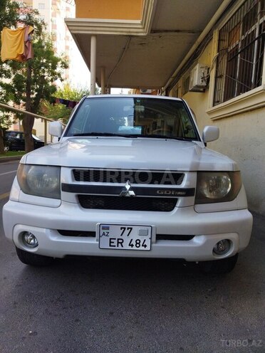 Mitsubishi Pajero io