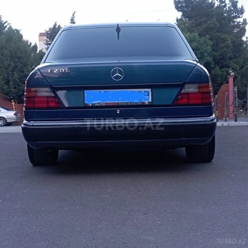 Mercedes E 200