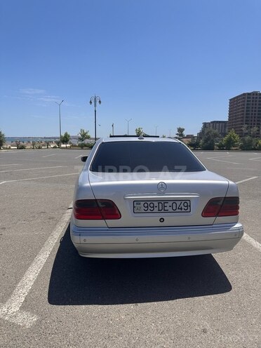 Mercedes E 320