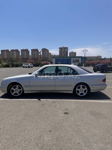 Mercedes E 320