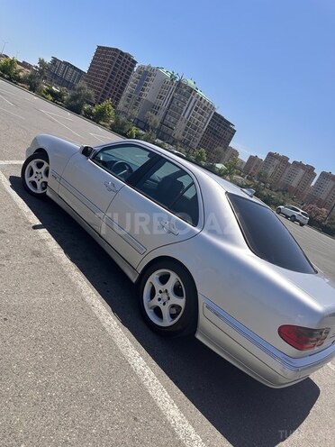 Mercedes E 320