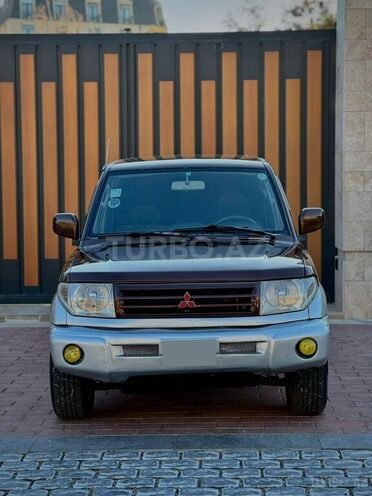 Mitsubishi Pajero io