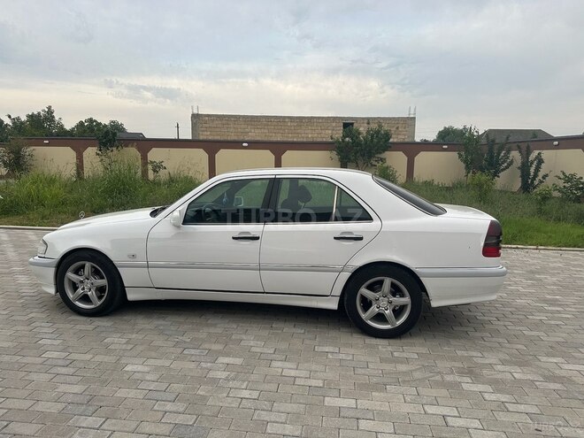 Mercedes C 200