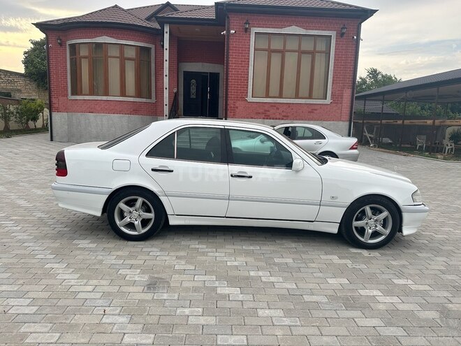 Mercedes C 200