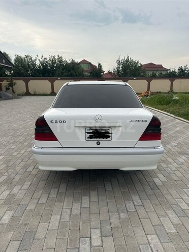 Mercedes C 200