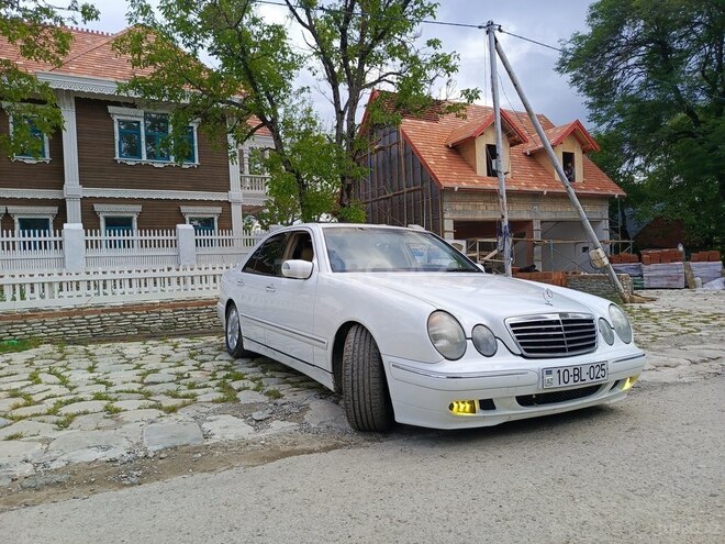 Mercedes E 320