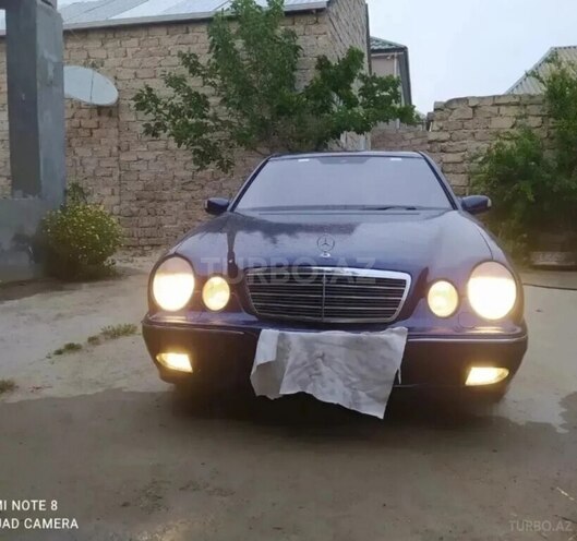 Mercedes E 200