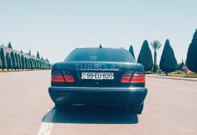 Mercedes E 200 1998, 272,000 km - 2.0 l - Gəncə