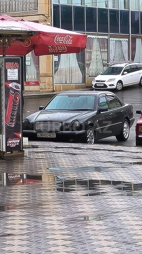 Mercedes E 200 1998, 272,000 km - 2.0 l - Gəncə