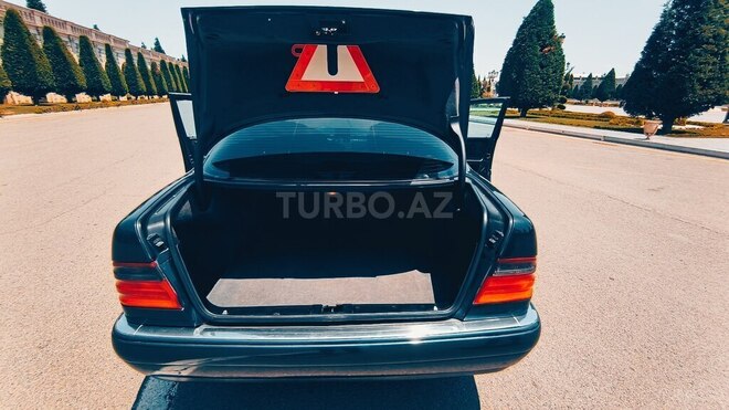 Mercedes E 200 1998, 272,000 km - 2.0 l - Gəncə