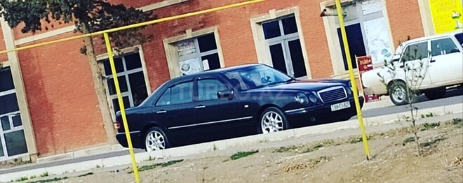 Mercedes E 200 1998, 272,000 km - 2.0 l - Gəncə