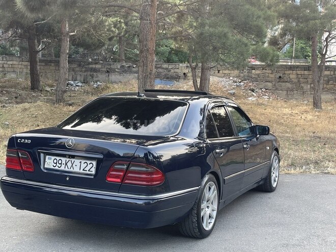 Mercedes E 230