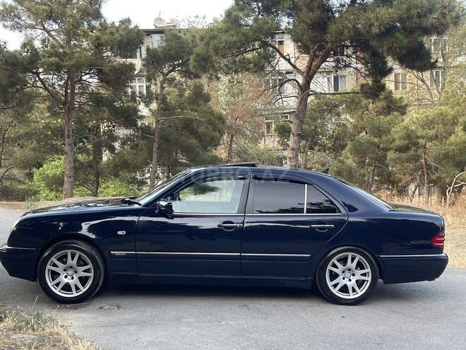 Mercedes E 230