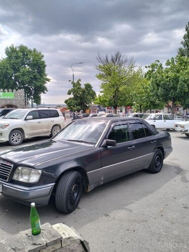 Mercedes E 200