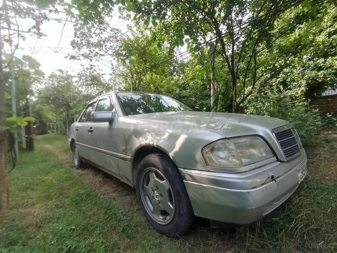 Mercedes C 180