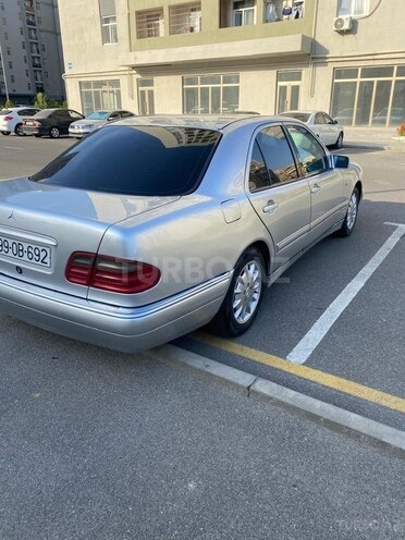 Mercedes E 240