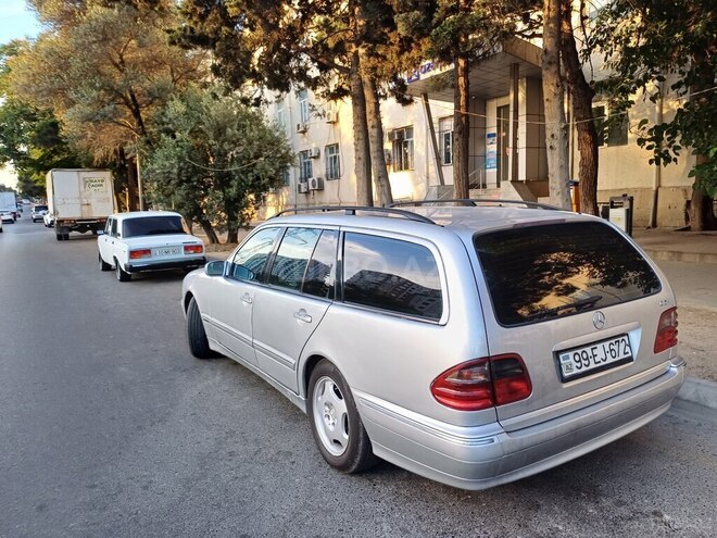 Mercedes E 220