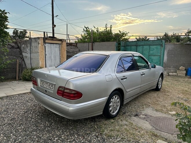 Mercedes E 290