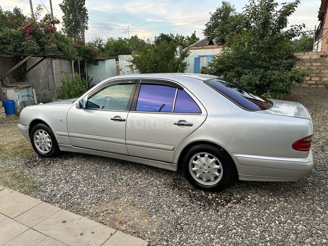 Mercedes E 290