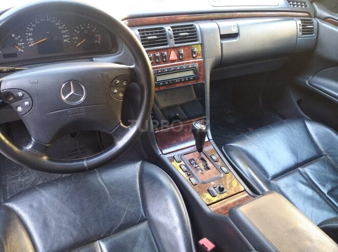 Mercedes E 320