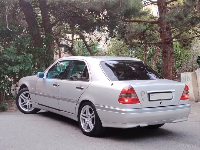 Mercedes C 200