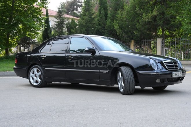 Mercedes E 240