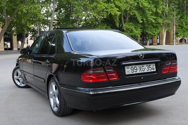 Mercedes E 240