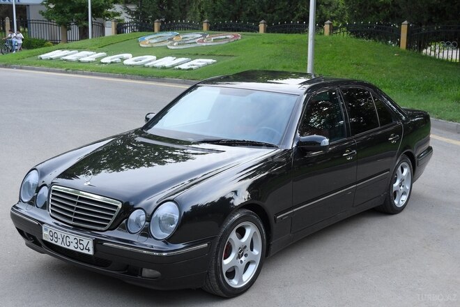 Mercedes E 240